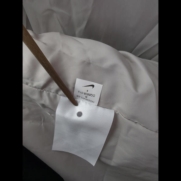 [SOLD] NEW NIKE Women's Sz S Gray FAUX FUR Swoosh Long Jacket (DQ6838 012) - Picture 8 of 8